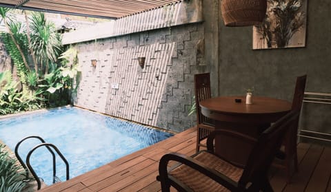 Private pool