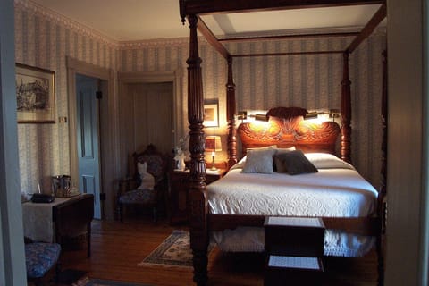 Deluxe Room, 1 Queen Bed (2nd floor) | Down comforters, pillowtop beds, individually decorated