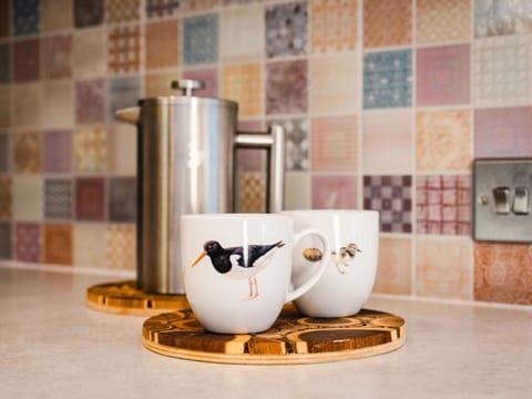 Tableware, Serveware, Porcelain, Ceramic, Cup, Dishware, Pottery, Wood Stain