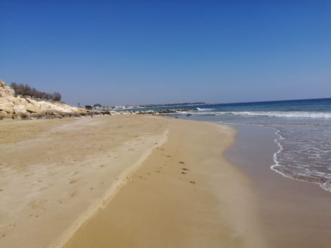 Beach nearby, white sand, beach bar