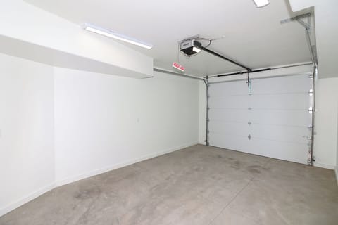 Spacious garage for storage