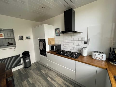 Apartment | Private kitchen | Fridge, microwave, oven, stovetop