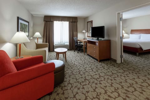 Deluxe Suite | Individually decorated, individually furnished, laptop workspace