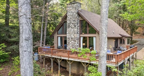 Charming mountain retreat nestled among the trees, your cozy escape awaits!