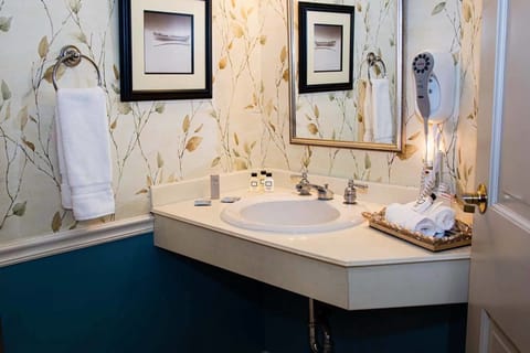 Standard King, 1 King Bed | Bathroom sink