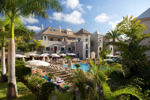 2 outdoor pools, pool umbrellas, sun loungers