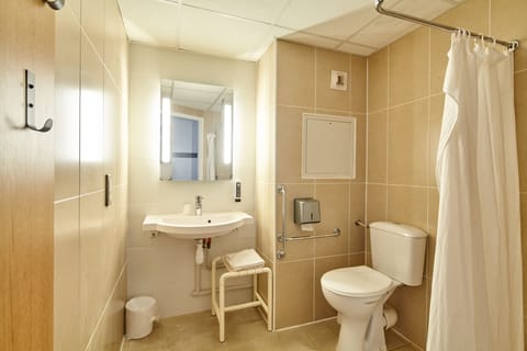 Double Room, Accessible, Non Smoking | Bathroom | Shower, free toiletries, hair dryer, towels