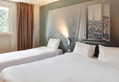 Triple Room, Non Smoking | Premium bedding, desk, soundproofing, free WiFi