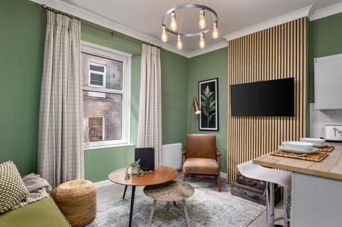 Step into your own private oasis in the heart of the city centre with this newly renovated apartment. An inviting space designed for relaxation & comfort. The décor is sleek & contemporary with tasteful accents creating an atmosphere of tranquillity
