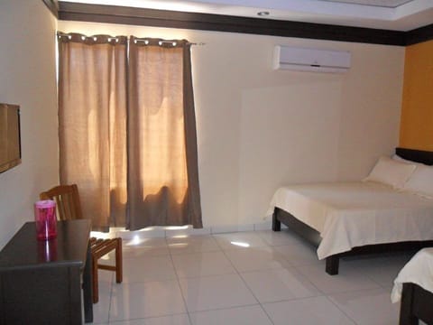 Business Double Room, 2 Double Beds | Free WiFi, bed sheets