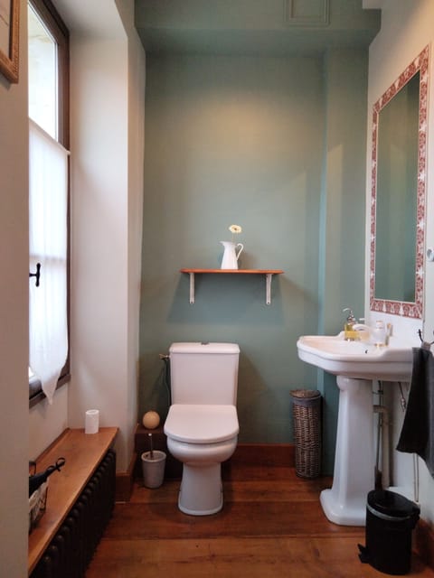 Room, River View | Bathroom | Hair dryer, soap, shampoo, toilet paper