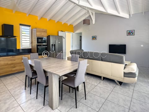 Comfort House, Balcony, Garden View | Private kitchen | Highchair