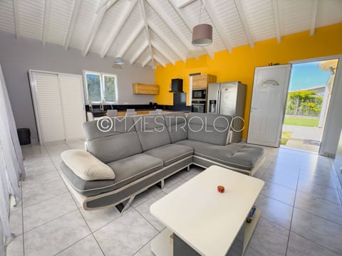 Comfort House, Balcony, Garden View | Living area