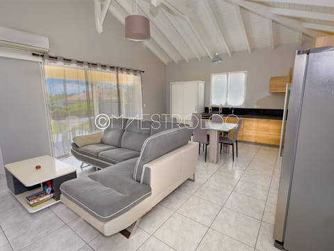 Comfort House, Balcony, Garden View | Living area