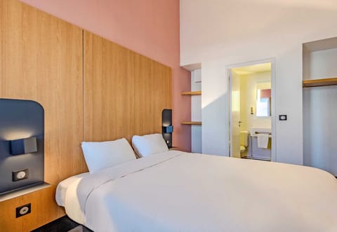 Double Room, Non Smoking | Desk, soundproofing, free cribs/infant beds, free WiFi