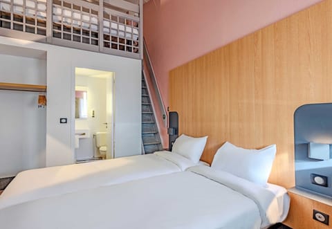 Quadruple Room, Non Smoking | Desk, soundproofing, free cribs/infant beds, free WiFi