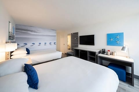 Unit with 2 Queen beds. Exact unit will be assigned upon arrival. Views, colors, and decor may vary.