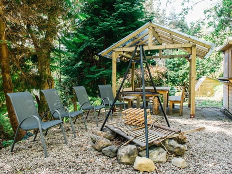 Wood, Furniture, Outdoor Furniture, Outdoor Table, Garden, Woodland, Shade, Chair, Natural Material, Jungle