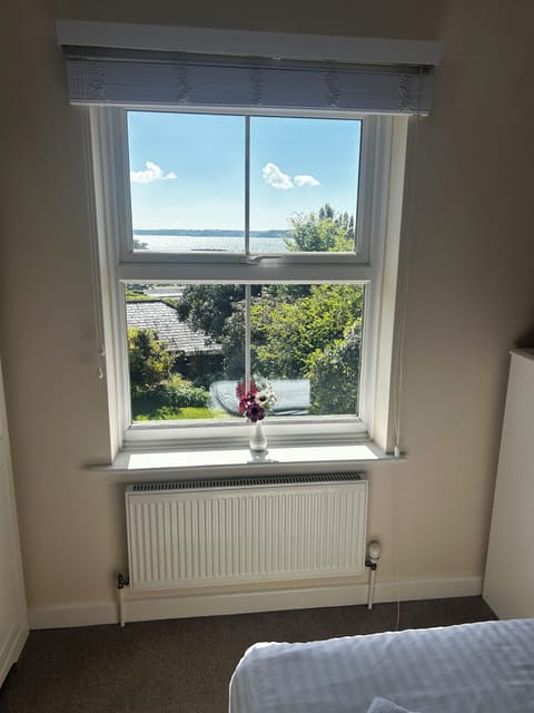 Family Room | Iron/ironing board, free WiFi