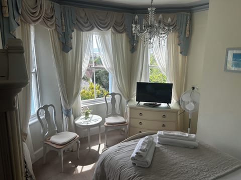 Deluxe Double Room, Sea View | Iron/ironing board, free WiFi