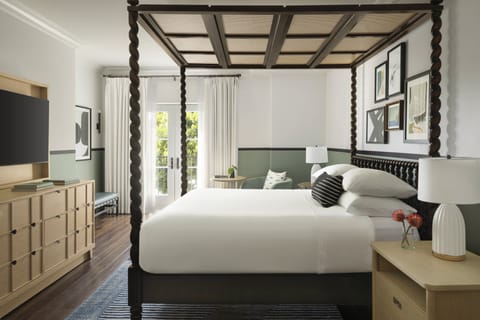 Premium Room, 1 King Bed, Balcony (Juliet Balcony) | Frette Italian sheets, premium bedding, pillowtop beds, minibar