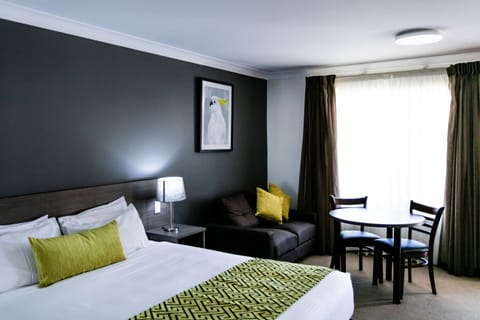 Suite, 1 King Bed, Non Smoking (Dining Table) | Premium bedding, minibar, desk, blackout drapes