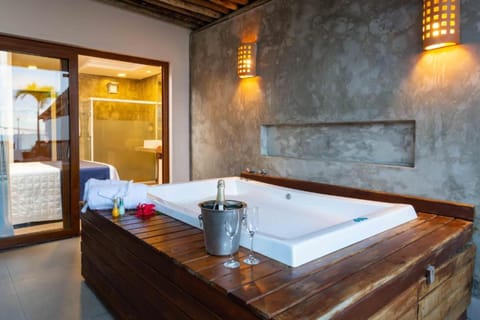 Double Room with Bath and Terrace - Build 2 | Jetted tub