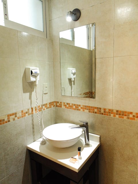 Standard Room | Bathroom | Shower, free toiletries, towels