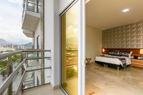 Executive Room, Balcony, City View | Premium bedding, down comforters, minibar, desk