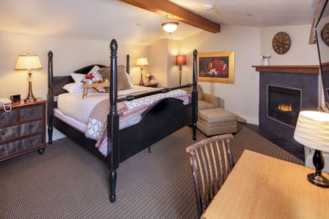 Premium Room, 1 Queen Bed | Premium bedding, individually decorated, individually furnished, desk