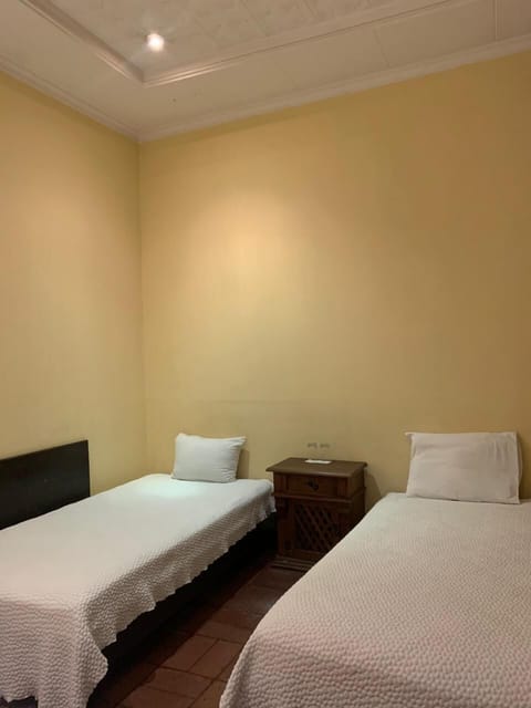 Family Quadruple Room | Iron/ironing board, free WiFi, bed sheets