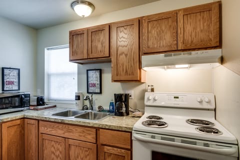 One Bedroom Queen Suite  | Private kitchen | Full-size fridge, microwave, oven, stovetop