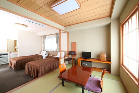 Japanese Western Room  | In-room safe, desk, iron/ironing board, free WiFi