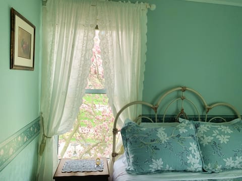 Queen bed Comfortable