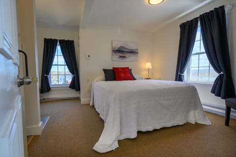 Room, 1 Queen Bed, Partial Sea View | Individually decorated, individually furnished, iron/ironing board