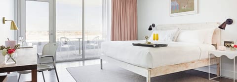 Room, 1 King Bed, Balcony | Hypo-allergenic bedding, in-room safe, individually decorated