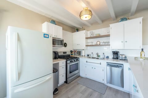Charming kitchen with vintage touches and modern appliances. (Edgewater A)