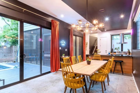 Daily Dining Area For 8, Perfect For Gatherings