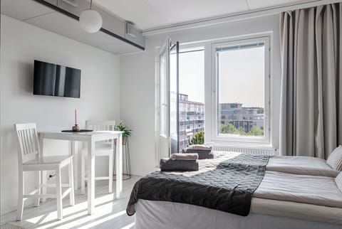 Comfort Studio, City View | In-room dining