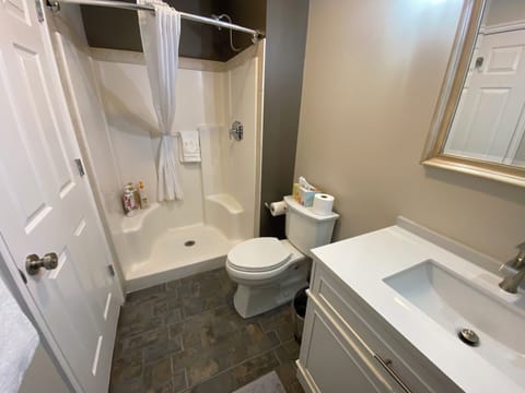 Pinon | Bathroom | Separate tub and shower, hair dryer, bathrobes, towels