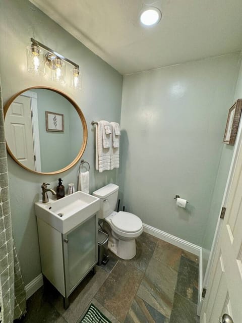 Everything you need for a comfortable stay, with fresh towels, warm lighting, and a calming spa-like atmosphere.