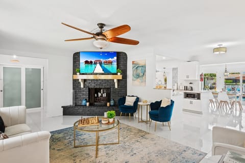 This stylish living room is perfect for family movie nights or board games, with plenty of seating, a smart TV, and cozy details that make it feel like home. #AirbnbFortLauderdale #FamilyFriendlyStay #FloridaVacationRental