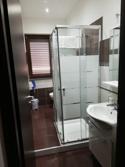 Triple Room, Mountain View | Bathroom | Shower, free toiletries, hair dryer, bidet