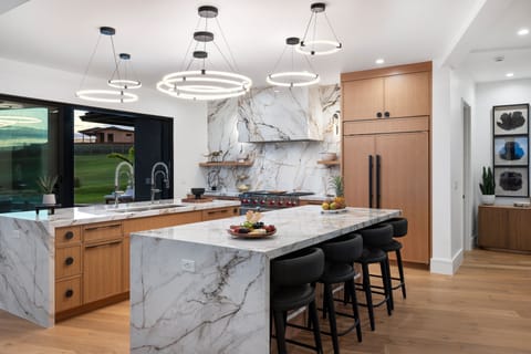 Create memories in the chef’s kitchen, ideal for family breakfasts or elegant island dinners.