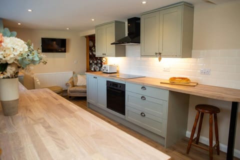 Kitchen with electric hob, oven and extractor hood