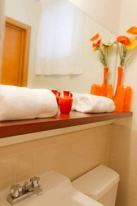 Standard Room, Non Smoking (Two Full Beds) | Bathroom | Free toiletries, hair dryer, towels