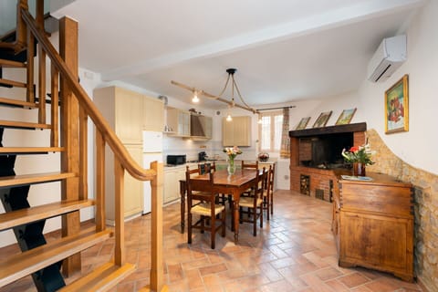 Dining Room, Kitchen