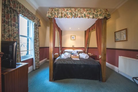 Double Room (4 Poster) | Desk, iron/ironing board, free WiFi, bed sheets