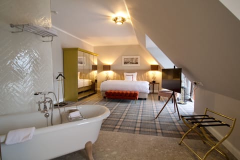 Junior Suite, Balcony, Lake View | Egyptian cotton sheets, premium bedding, down comforters, pillowtop beds