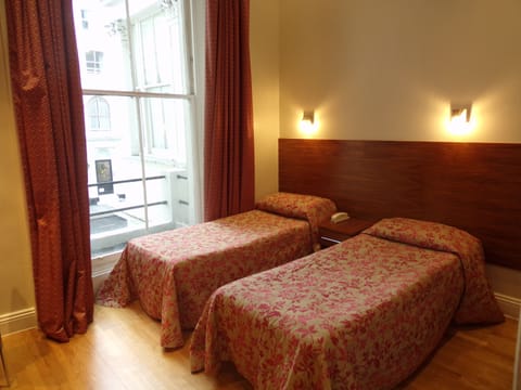 Twin Room | Iron/ironing board, free WiFi, bed sheets